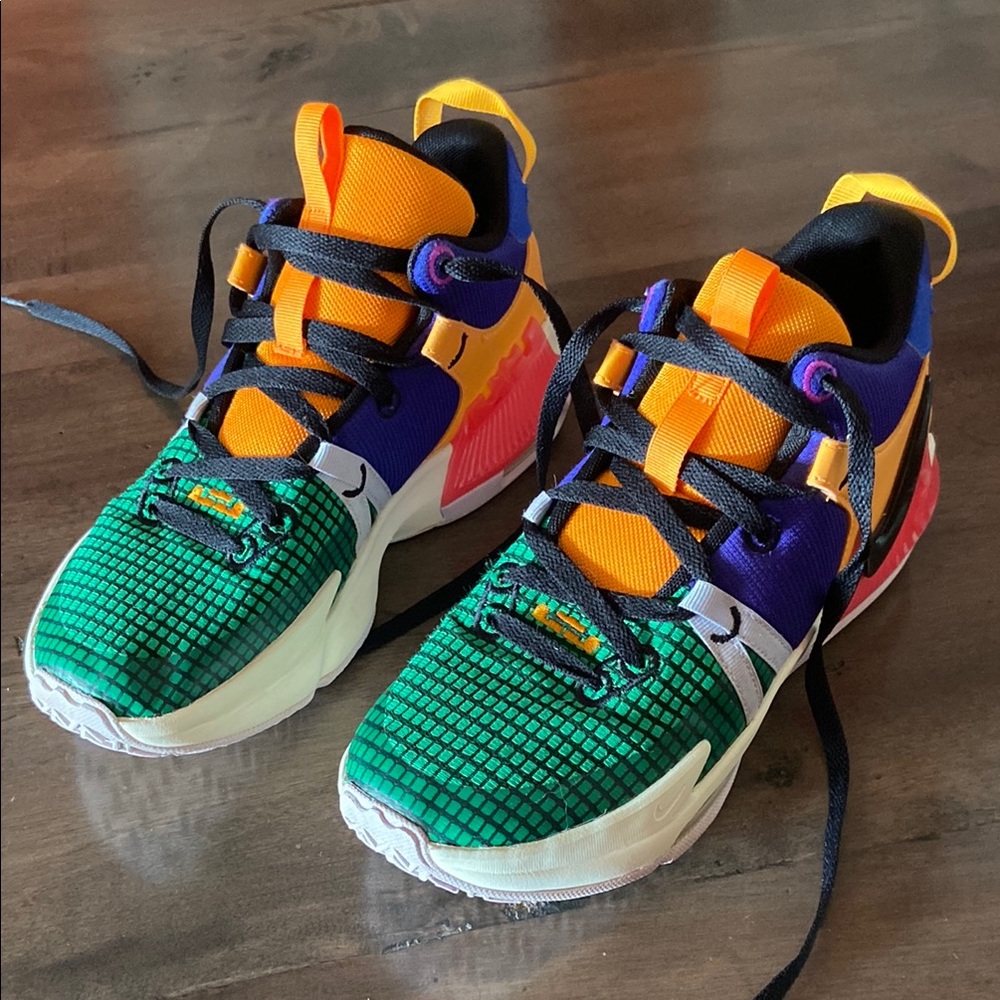 Nike Youth LeBron Kids Sneakers